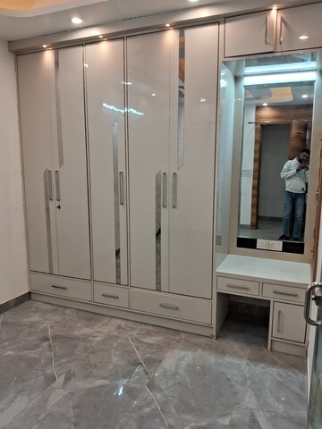 Master Bedroom in 2 BHK Builder Floor at Preet Vihar – for Rent