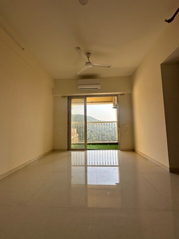 Room in 2 BHK Apartment at Piramal Vaikunth, Balkum Pada – for Rent
