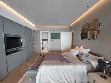 Room in 4 BHK Apartment at Lokhandwala Minerva Mahalaxmi, Mahalaxmi – for Sale