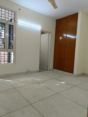 Room in 2 BHK Builder Floor at SS Southend Floors, South City 2 – for Rent