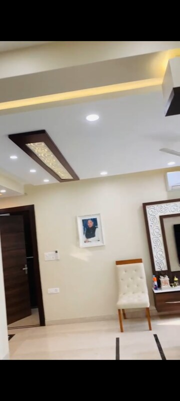 Furnished Amenities in 5 BHK Apartment at Gomti Nagar – for Rent