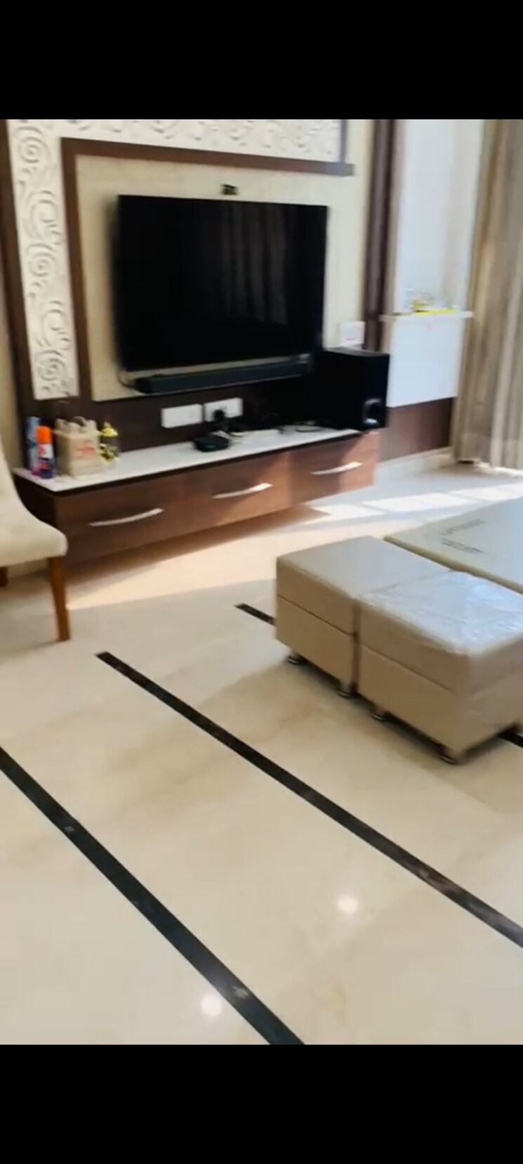 Master Bedroom, gomti nagar 5 Bedroom 2400 Sq.Ft. Apartment In Gomti Nagar Lucknow 8001100