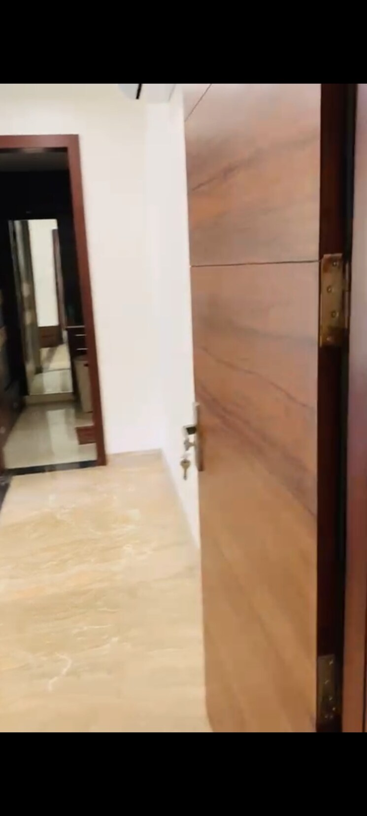 Room, gomti nagar 5 Bedroom 2400 Sq.Ft. Apartment In Gomti Nagar Lucknow 8001100