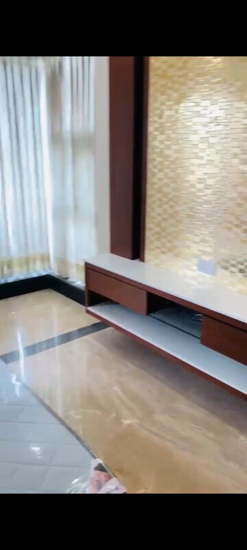 Bedroom in 5 BHK Apartment at Gomti Nagar – for Rent