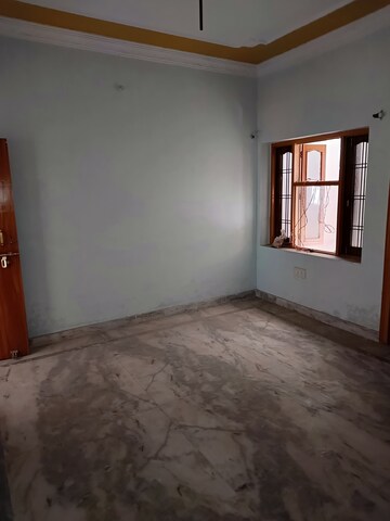 Room in 3 BHK Independent House at Jankipuram – for Sale