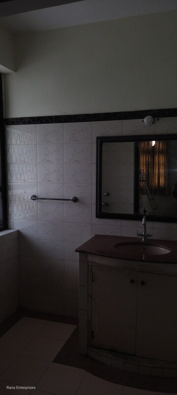 Bathroom in 1 BHK Builder Floor at Palam Vihar Residents Association, Palam Vihar – for Rent