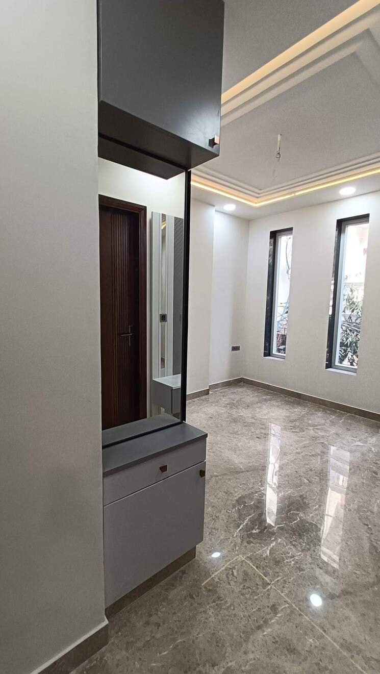 Room, burari 3 Bedroom 100 Sq.Yd. Builder Floor In Burari Delhi 8001127