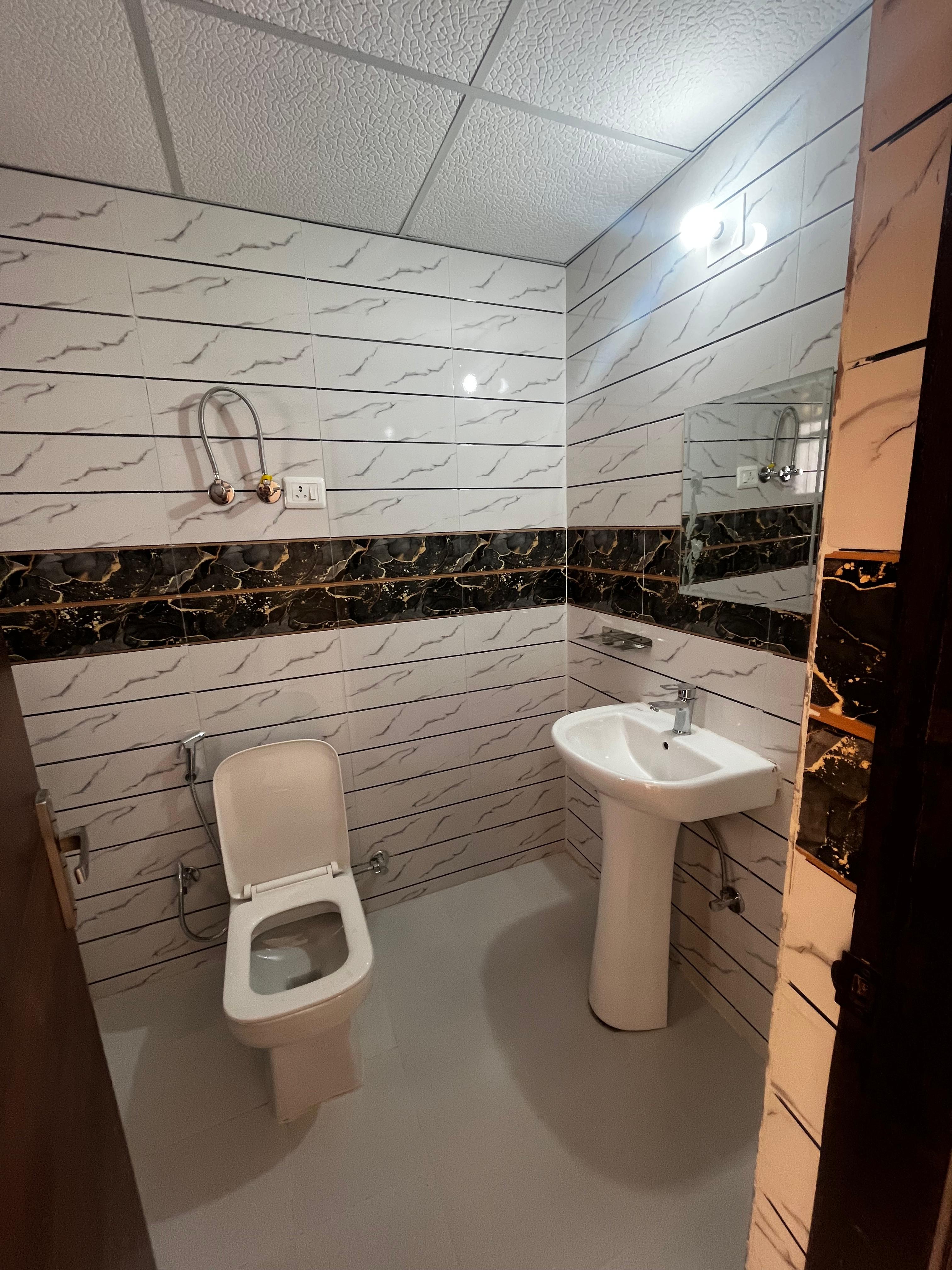 2 BHK + Pooja Room Apartment For Sale in RWA Apartments Sector 26