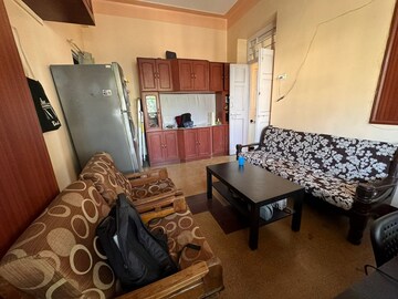 Living Room in 1.5 BHK Apartment at Khar West – for Rent