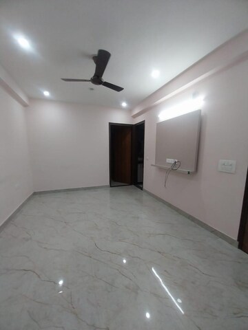 Room in 2 BHK Builder Floor at Ardee City, Sector 52 – for Rent