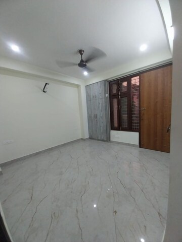 Room in 2 BHK Builder Floor at Ardee City, Sector 52 – for Rent