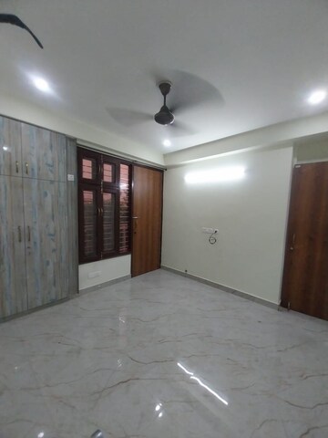 Room in 2 BHK Builder Floor at Ardee City, Sector 52 – for Rent