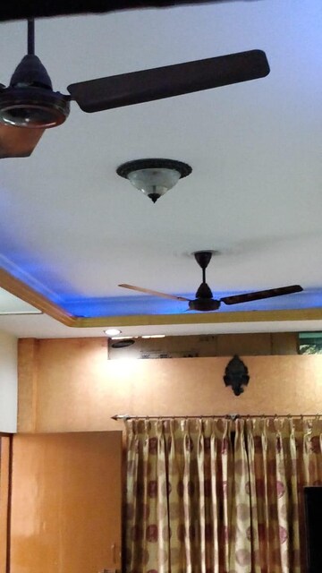 Master Bedroom in 2.5 BHK Apartment at Paschim Vihar – for Rent