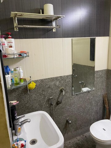 Master Bedroom in 2.5 BHK Apartment at Paschim Vihar – for Rent