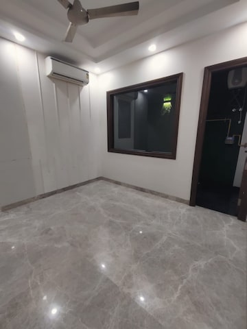 Room in 3 BHK Builder Floor at Nehru Enclave – for Sale