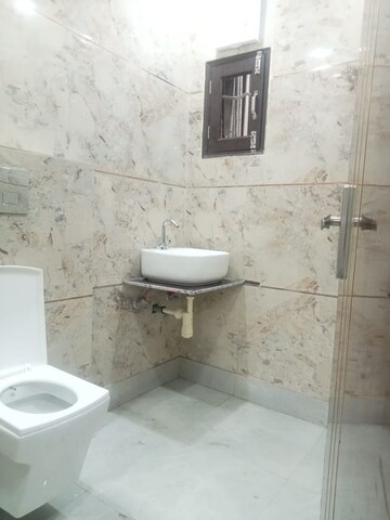 Attached Bathroom in 2 BHK Apartment at Paschim Vihar – for Rent