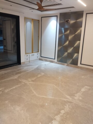 Room in 3 BHK Builder Floor at Paschim Vihar – for Rent
