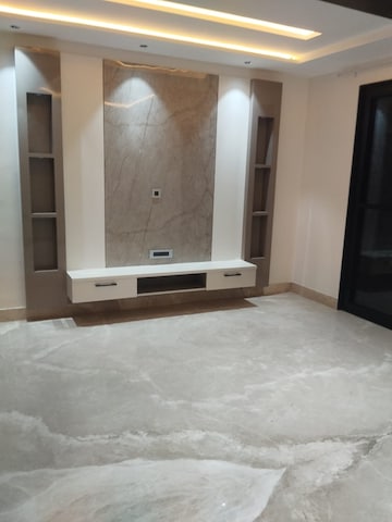 Room in 3 BHK Builder Floor at Paschim Vihar – for Rent
