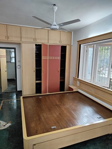 Bedroom in 2 BHK Apartment at Khar West – for Rent