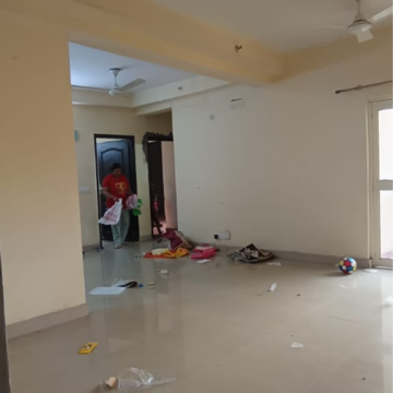 Room in 3 BHK Apartment at Aims Golf City, Noida Central – for Rent
