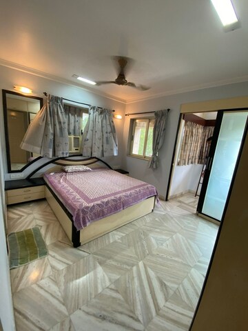 Bedroom in 1 BHK Apartment at Bandra West – for Rent