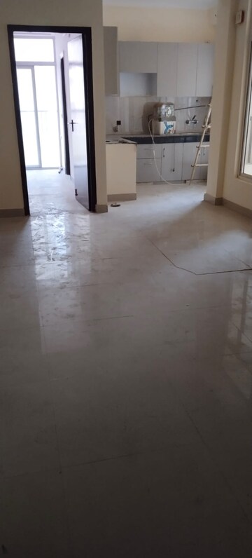 Room in 2 BHK Apartment at Geotech Pristine Avenue, Sector 16c Greater Noida – for Rent