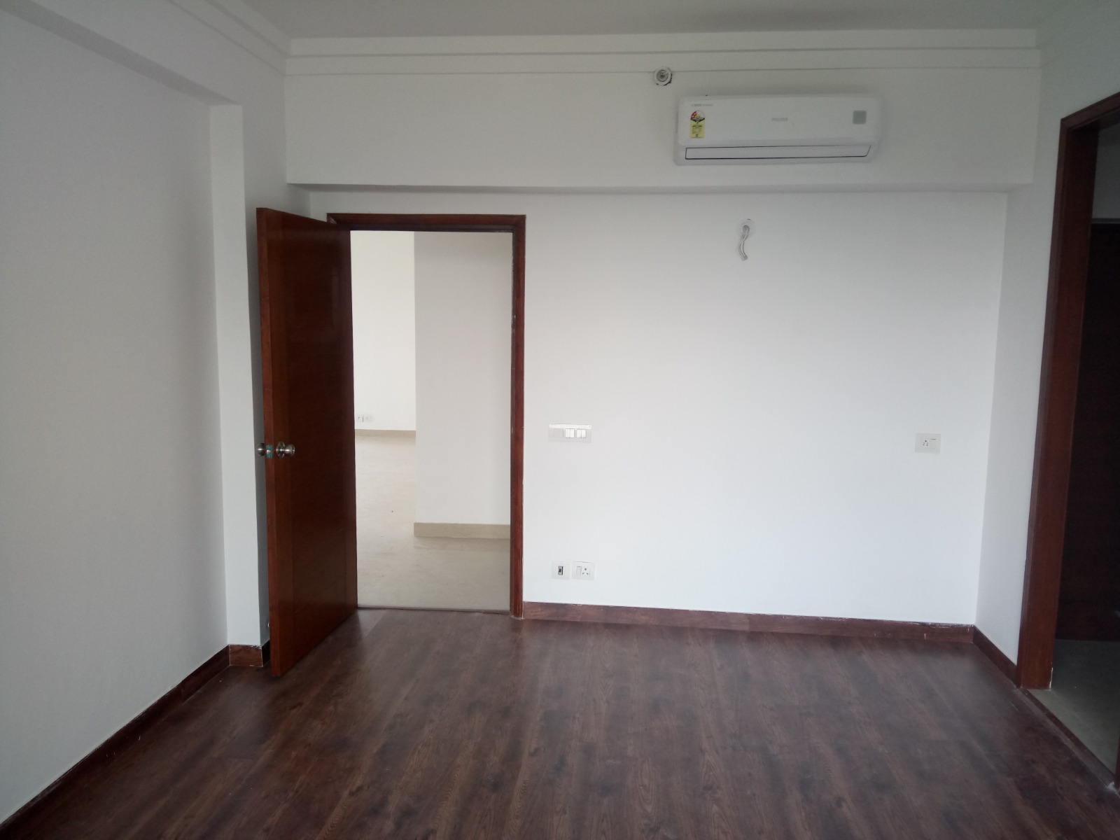 3 BHK + Servant Room Apartment For Sale in Jaypee Imperial Court