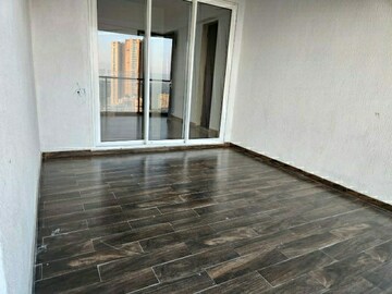 Room in 2 BHK Apartment at JP Decks, Goregaon East – for Rent