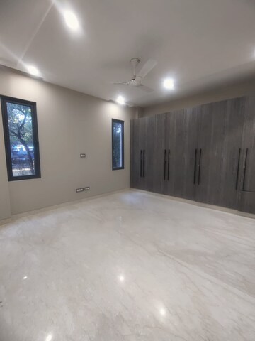 Room in 3 BHK Builder Floor at Nehru Enclave – for Sale