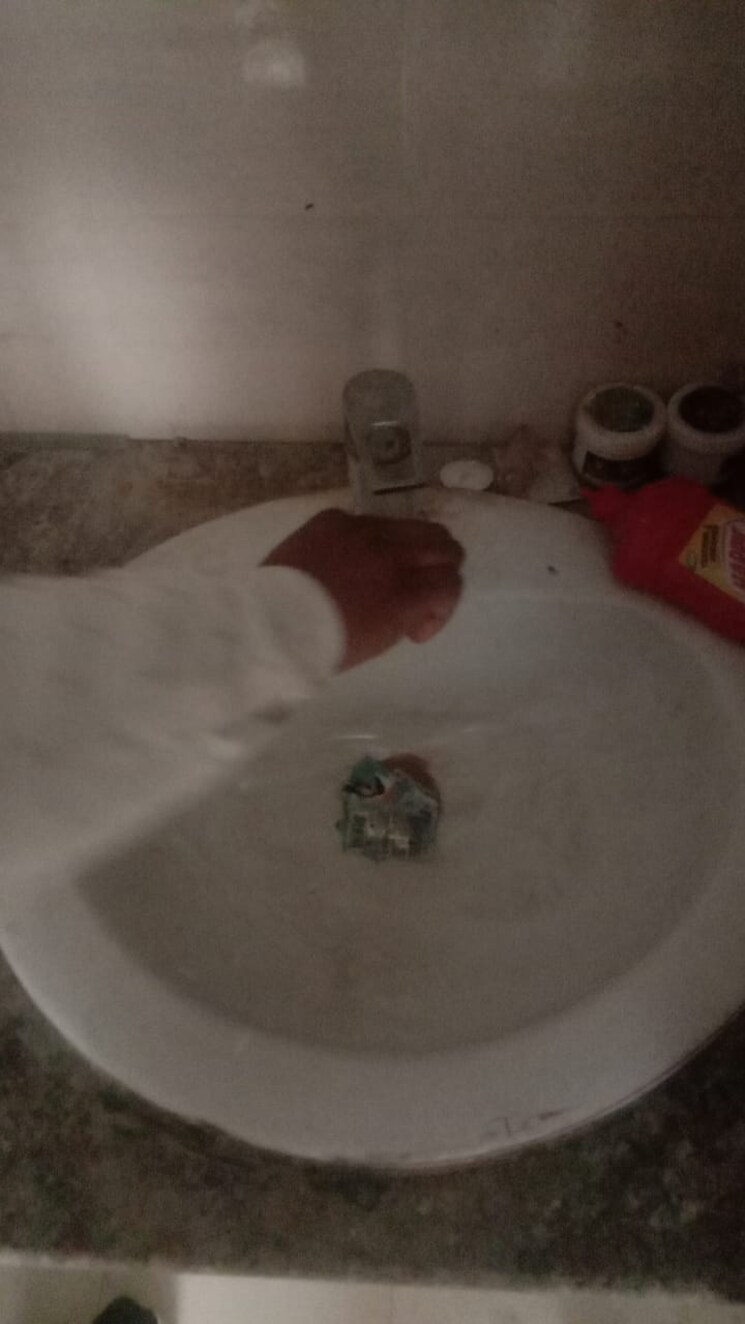 Bathroom, sector 10 greater noida 1 Bedroom 30 Sq.Mt. Apartment In Sector 10 Greater Noida Greater Noida 8001560