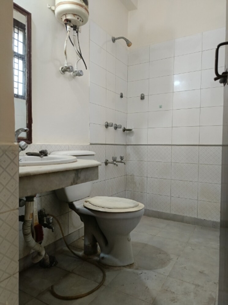 Bathroom, unitech-south-city-ii 2 Bedroom 1000 Sq.Ft. Builder Floor In Sector 50 Gurgaon 8001602