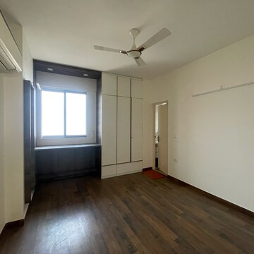 Room in 3 BHK Apartment at Conscient Heritage Max, Sector 102 – for Rent