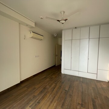 Room in 3 BHK Apartment at Conscient Heritage Max, Sector 102 – for Rent
