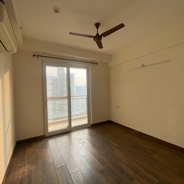 Room in 3 BHK Apartment at Conscient Heritage Max, Sector 102 – for Rent
