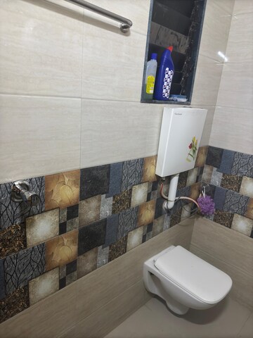 Attached Bathroom in 1 BHK Apartment at Mulund West – for Rent