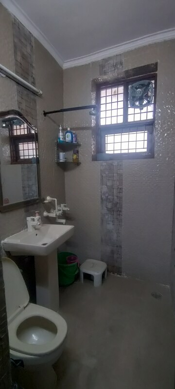 Bathroom in 3 BHK Builder Floor at Ashoka Enclave Faridabad, Sector 34 – for Rent