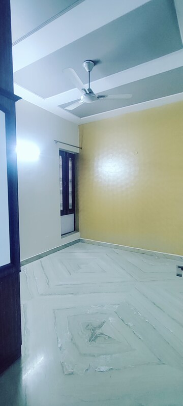 Room in 3 BHK Builder Floor at Ashoka Enclave Faridabad, Sector 34 – for Rent