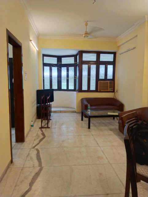 1 BHK + Extra Room Apartment For Sale in Colaba 