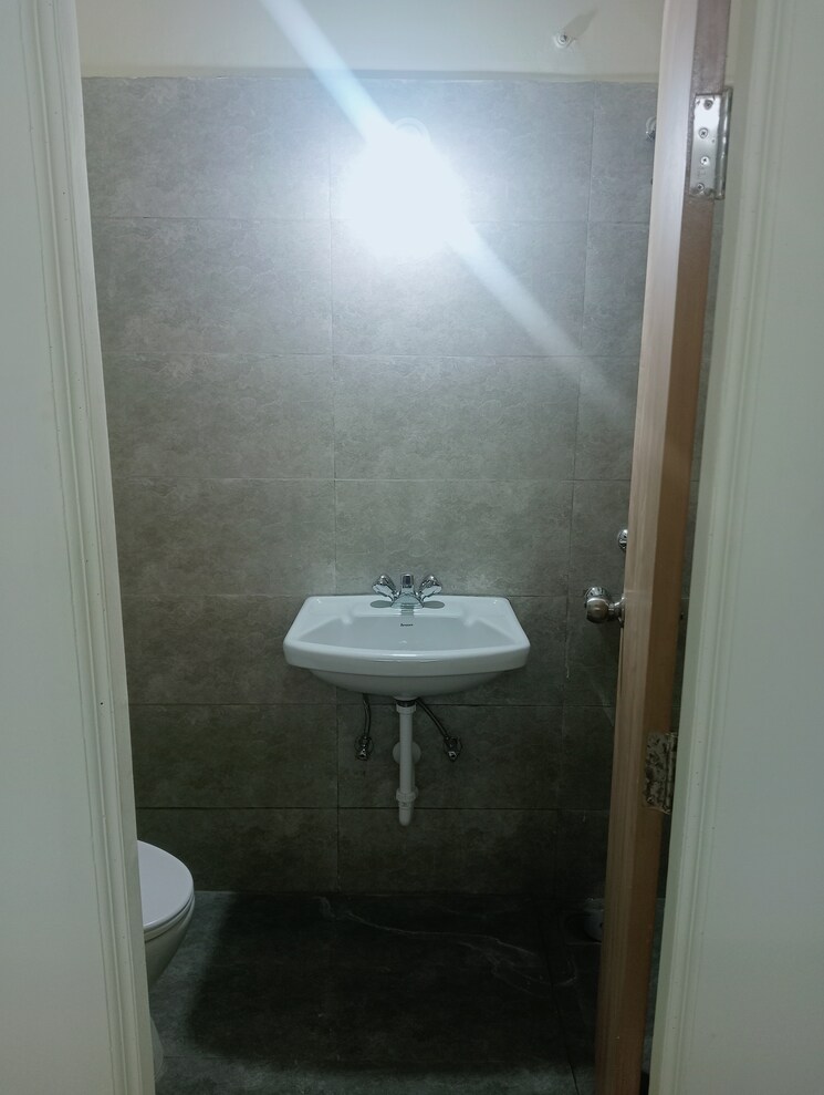 Bathroom, kumar-pebble-park 2 Bedroom 700 Sq.Ft. Apartment In Hadapsar Pune 8001759