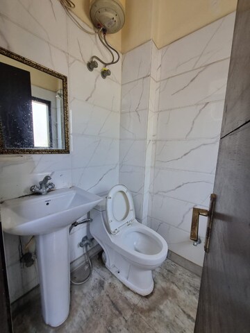 Master Bedroom in 1 RK Builder Floor at Sector 41 – for Rent