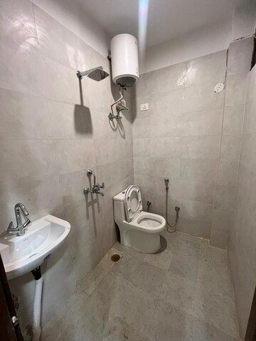 Bathroom in 1 RK Builder Floor at Sector 41 – for Rent