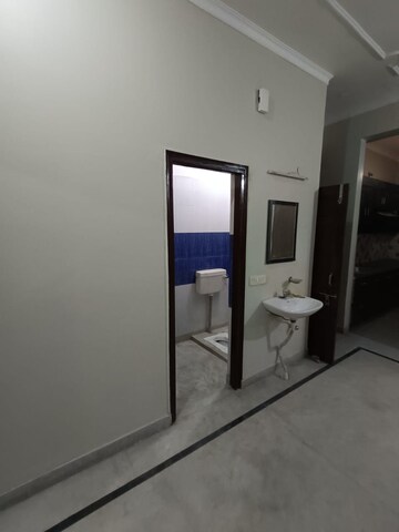 Room in 2 BHK Apartment at Sector 46 – for Rent
