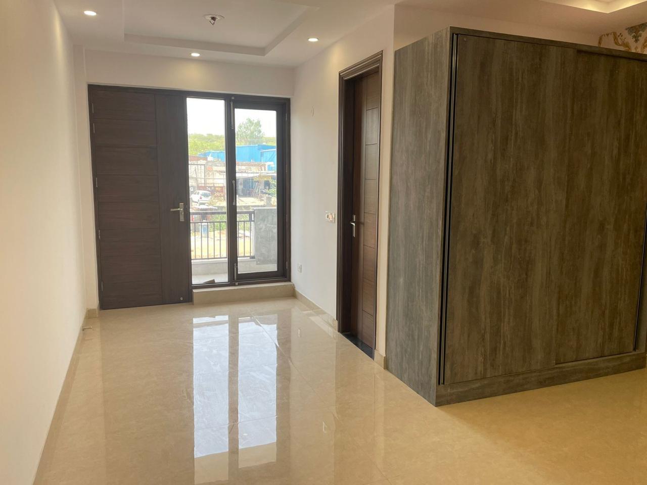 3 BHK + Extra Room Apartment For Sale in Shree Krishna Sector 21d