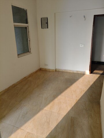 Room in 2 BHK Apartment at Migsun Roof, Raj Nagar Extension – for Sale