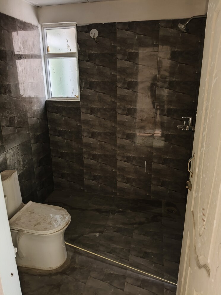 Bathroom, migsun-roof 2 Bedroom 894 Sq.Ft. Apartment In Raj Nagar Extension Ghaziabad 8001964