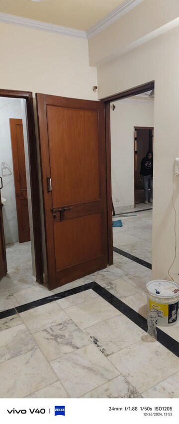 Room in 3 BHK Apartment at Sector 6, Dwarka – for Rent