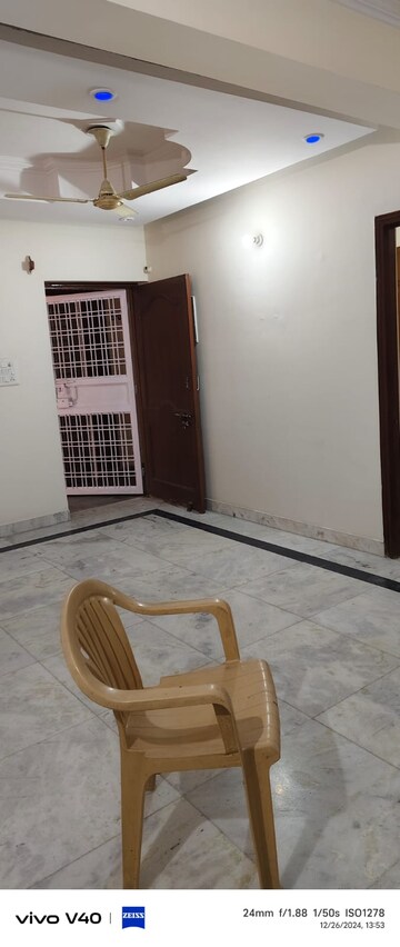 Room in 3 BHK Apartment at Sector 6, Dwarka – for Rent