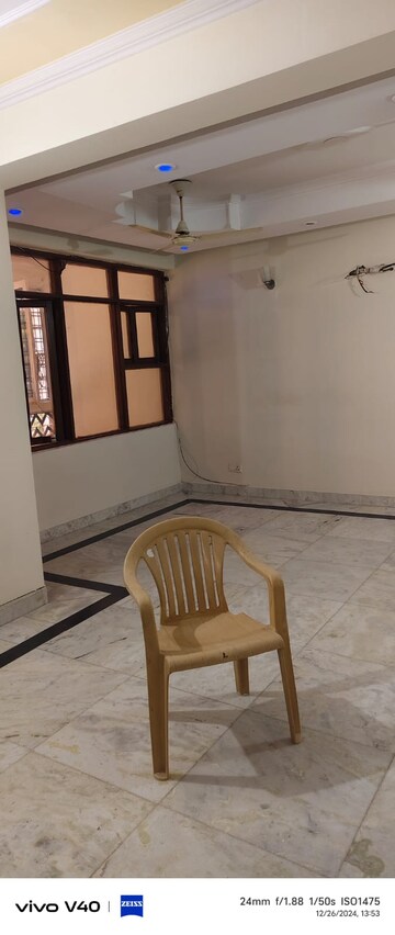 Room in 3 BHK Apartment at Sector 6, Dwarka – for Rent