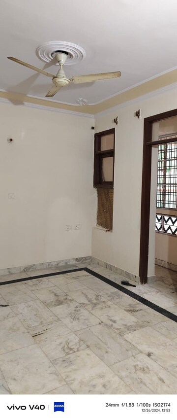 Room in 3 BHK Apartment at Sector 6, Dwarka – for Rent