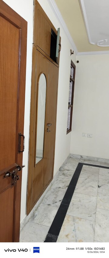 Room in 3 BHK Apartment at Sector 6, Dwarka – for Rent